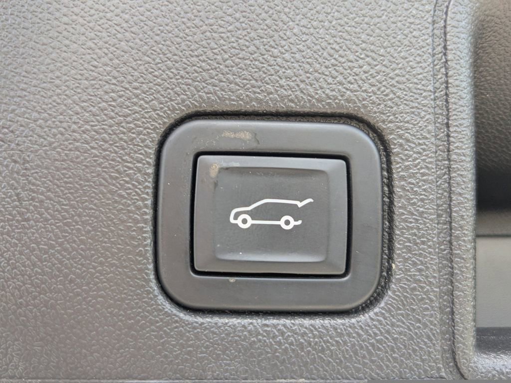 Used 2022 GMC Terrain SLT w/ Infotainment Package II image 13