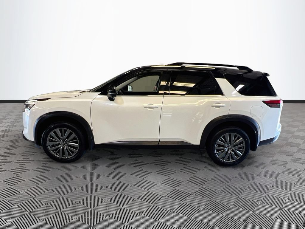 Used 2024 Nissan Pathfinder SL w/ SL Premium Package FWD image 4