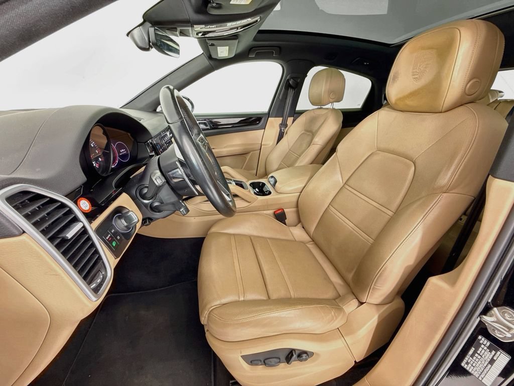 Certified 2023 Porsche Cayenne Coupe AWD/4WD image 5