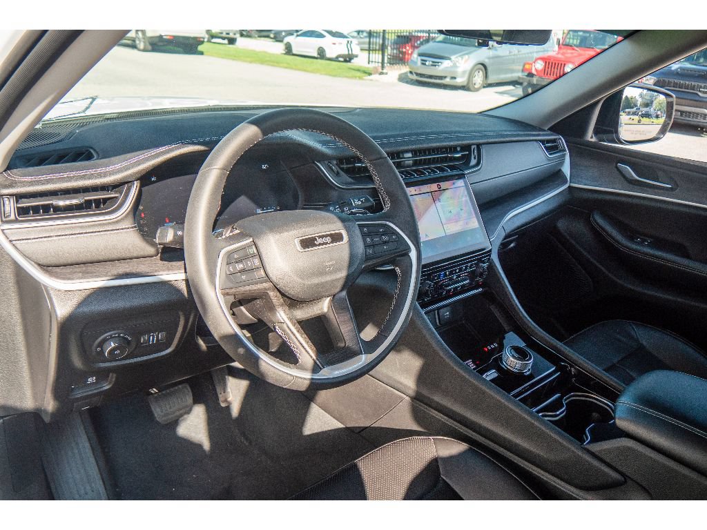 Used 2023 Jeep Grand Cherokee L Limited w/ Luxury Tech Group II AWD/4WD image 13