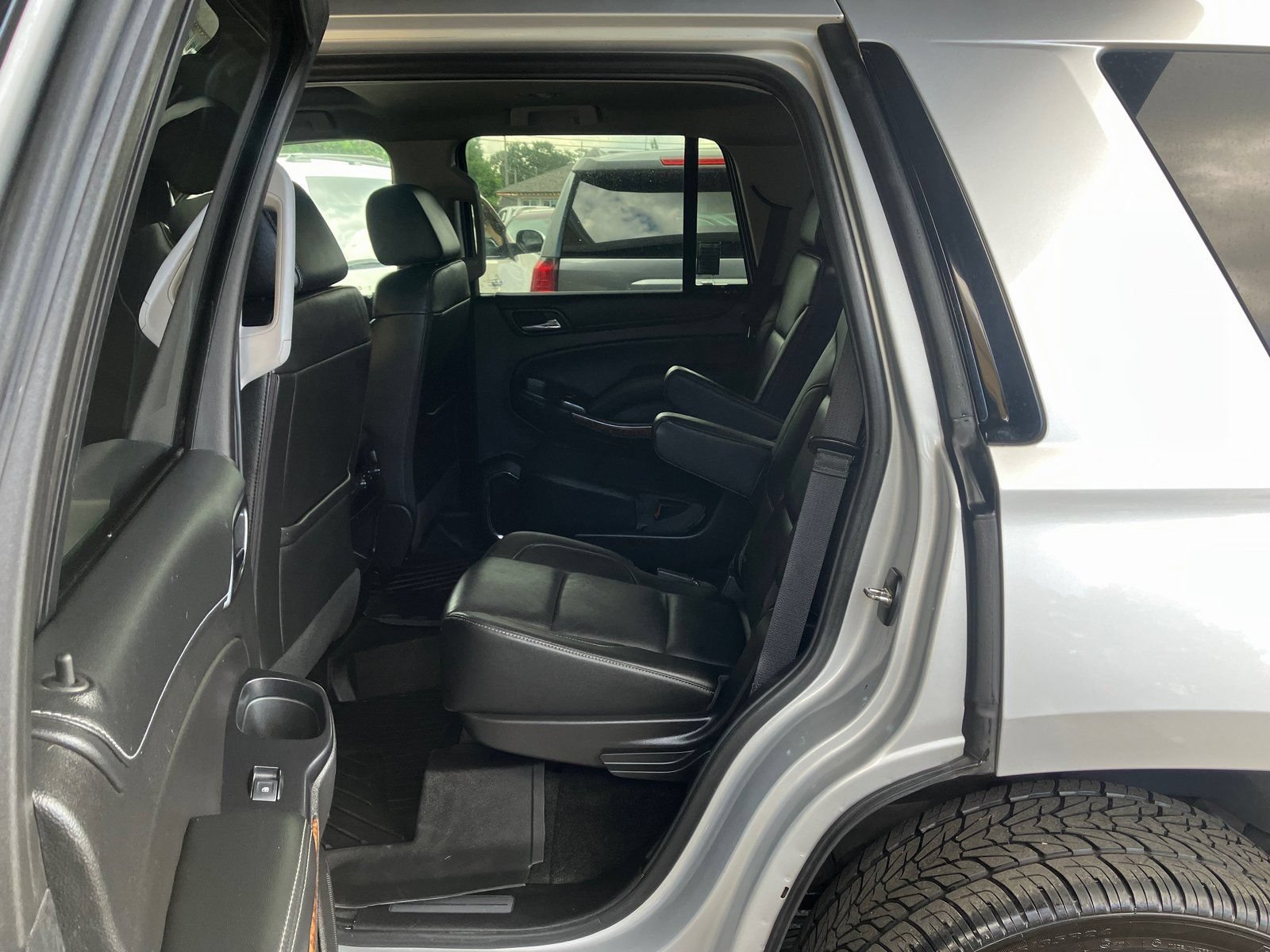 Used 2018 Chevrolet Tahoe Premier w/ RST 6.2L Performance Edition AWD/4WD image 15