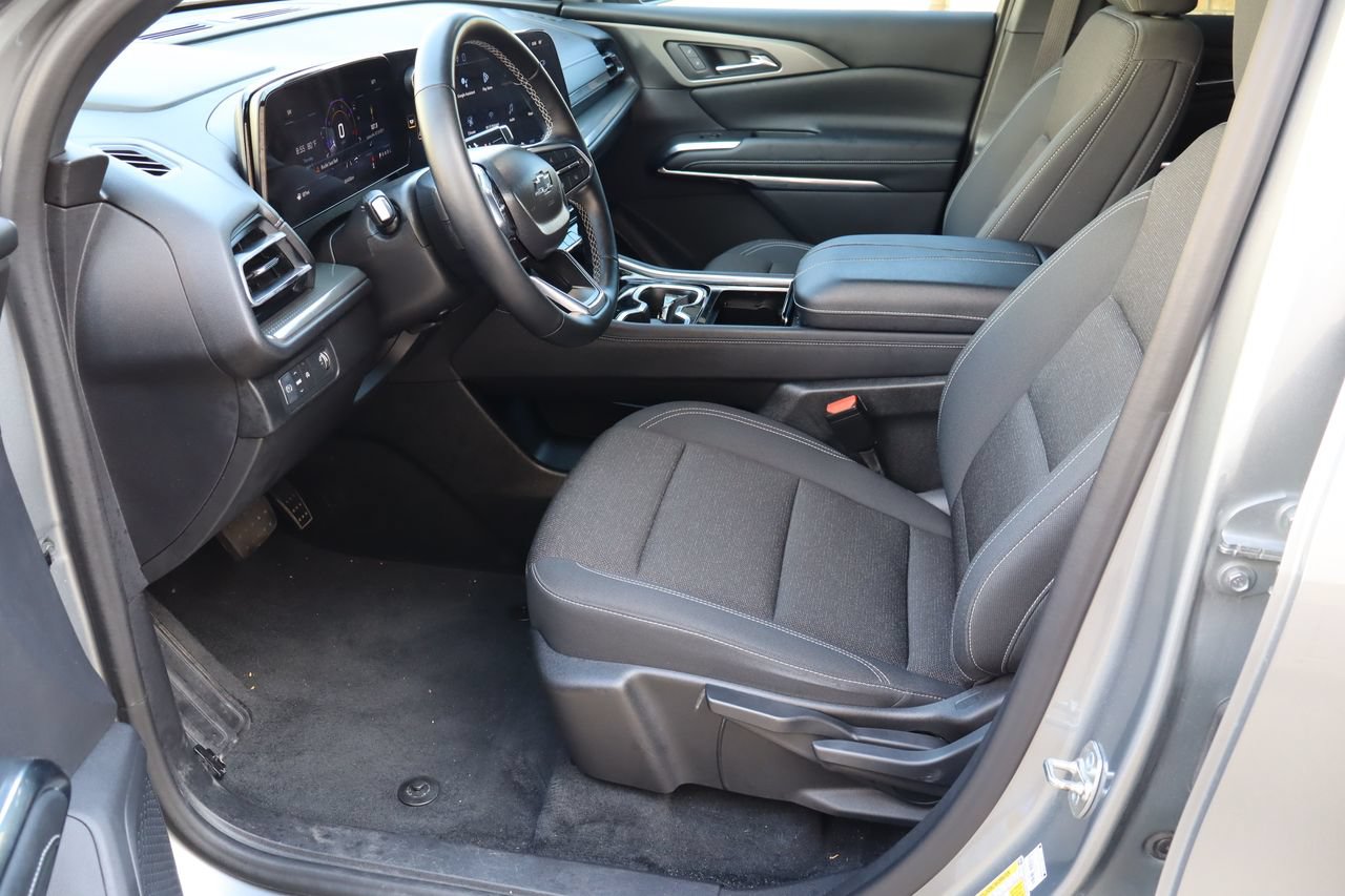 Used 2024 Chevrolet Traverse LS w/ Midnight/Sport Edition FWD image 16