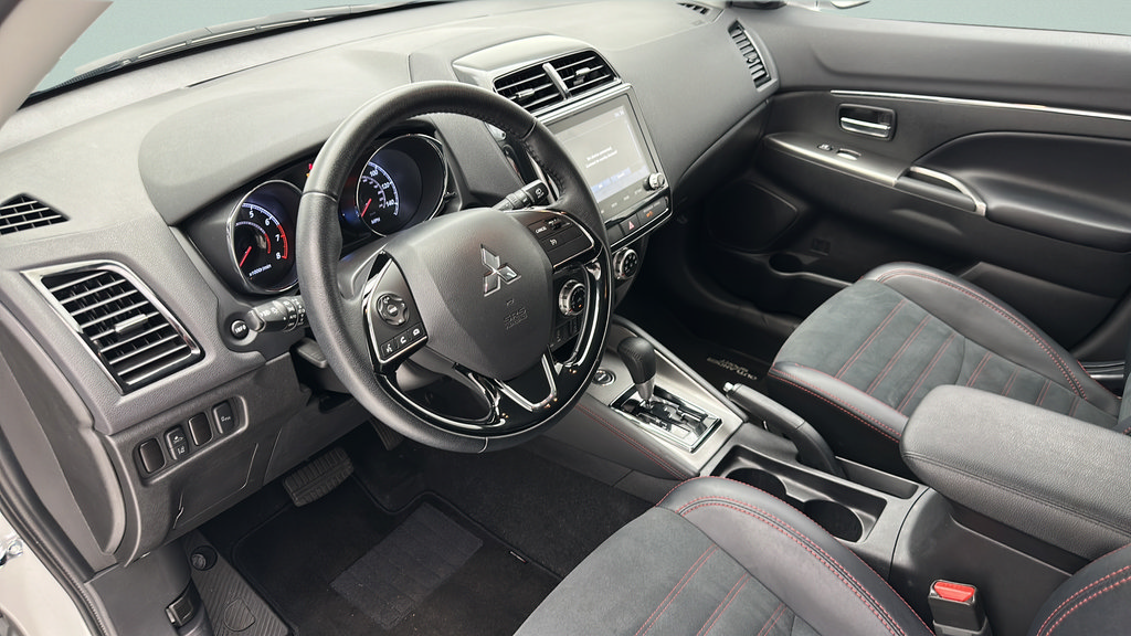 Used 2025 Mitsubishi Outlander Sport AWD image 13