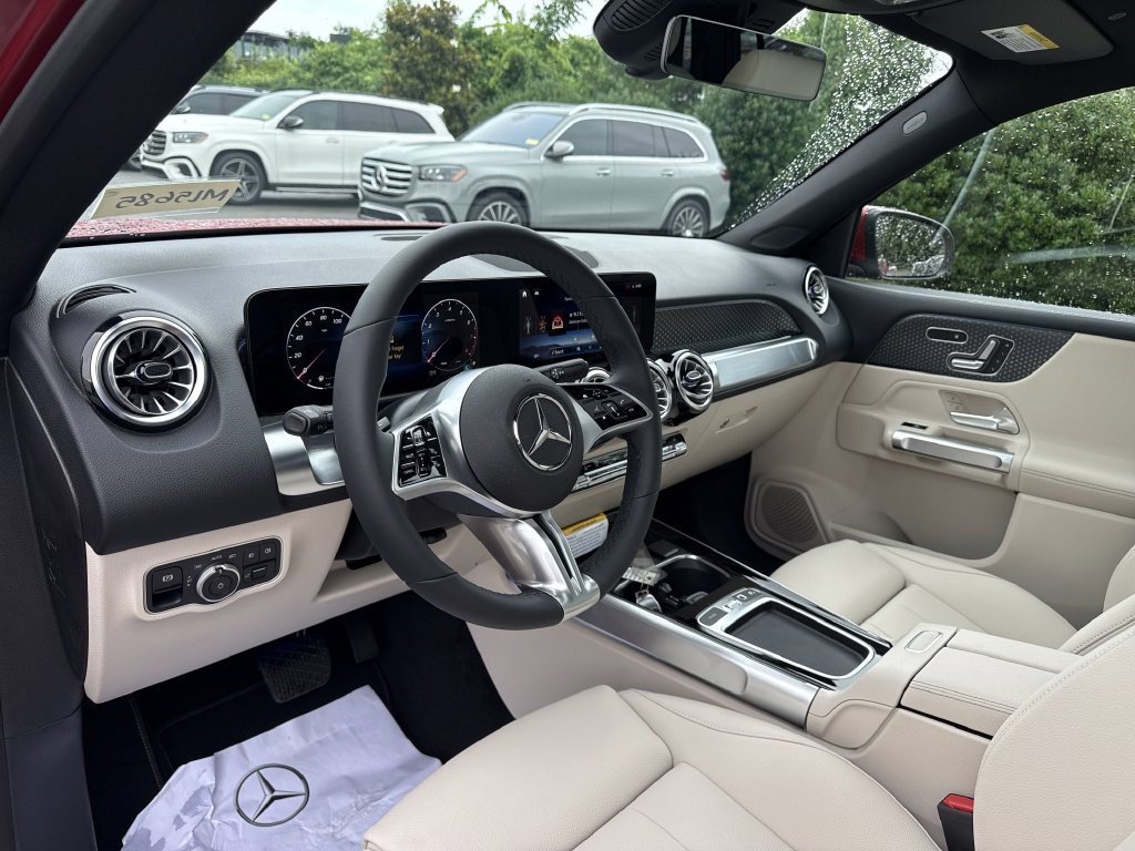 Certified 2025 Mercedes-Benz GLB 250 image 10