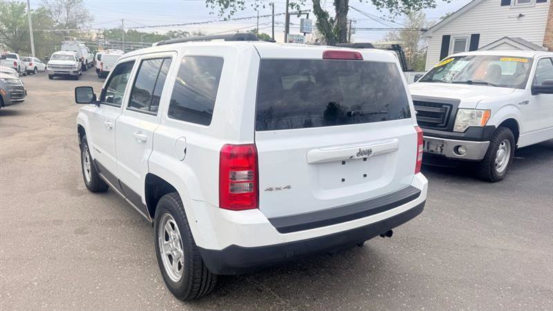 Used 2017 Jeep Patriot Sport w/ Power Value Group AWD/4WD image 3