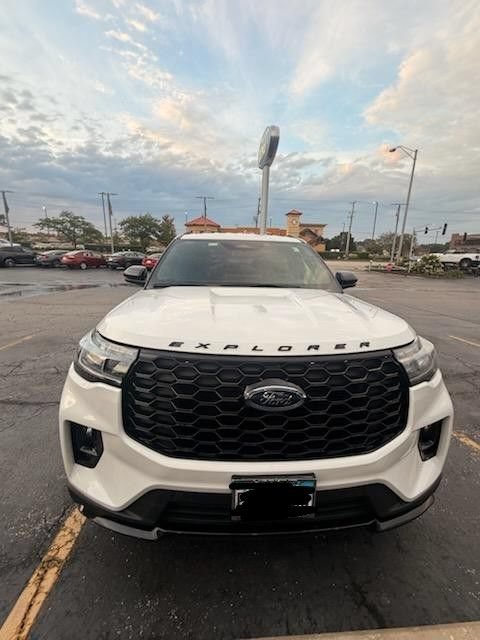 Used 2025 Ford Explorer ST-Line w/ Premium Package RWD image 7