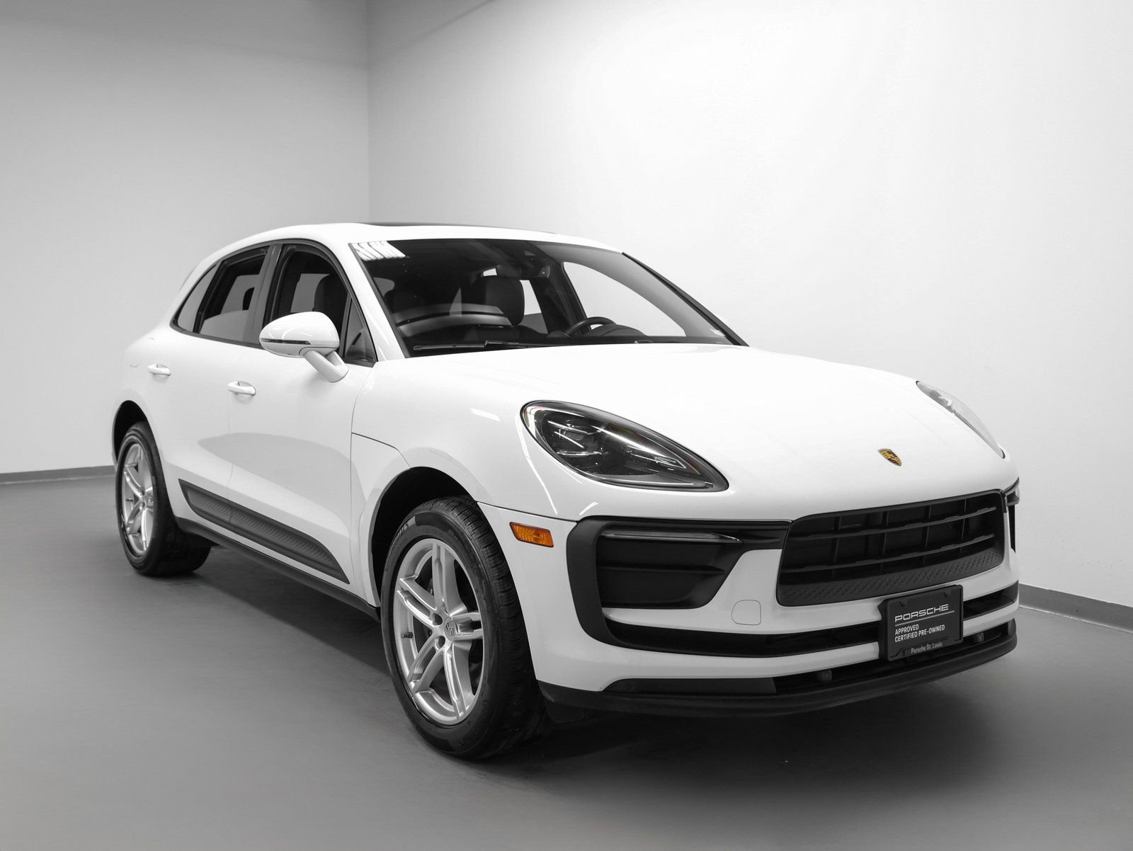 Certified 2022 Porsche Macan image 10