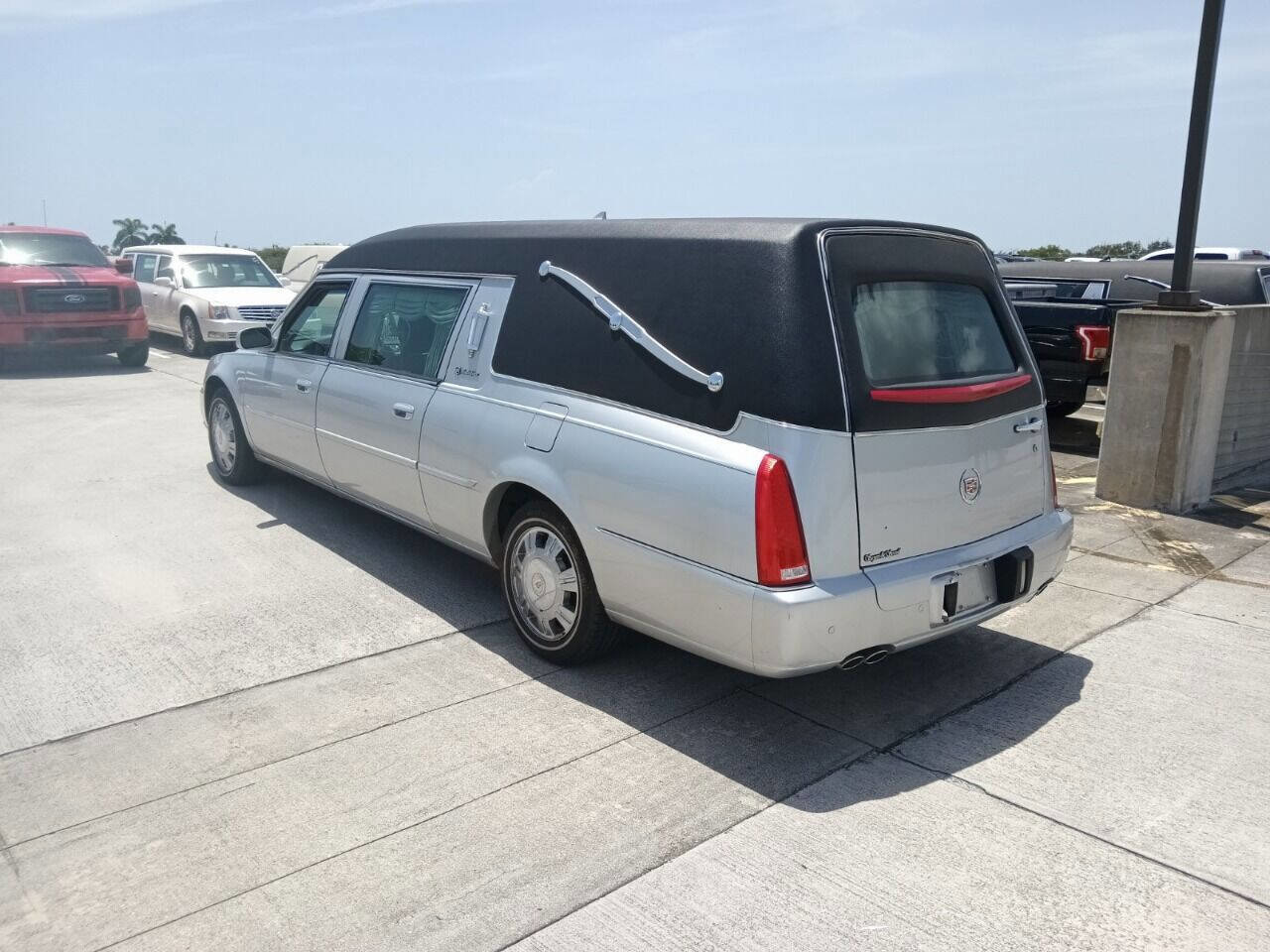 Used 2011 Cadillac DTS Hearse image 7