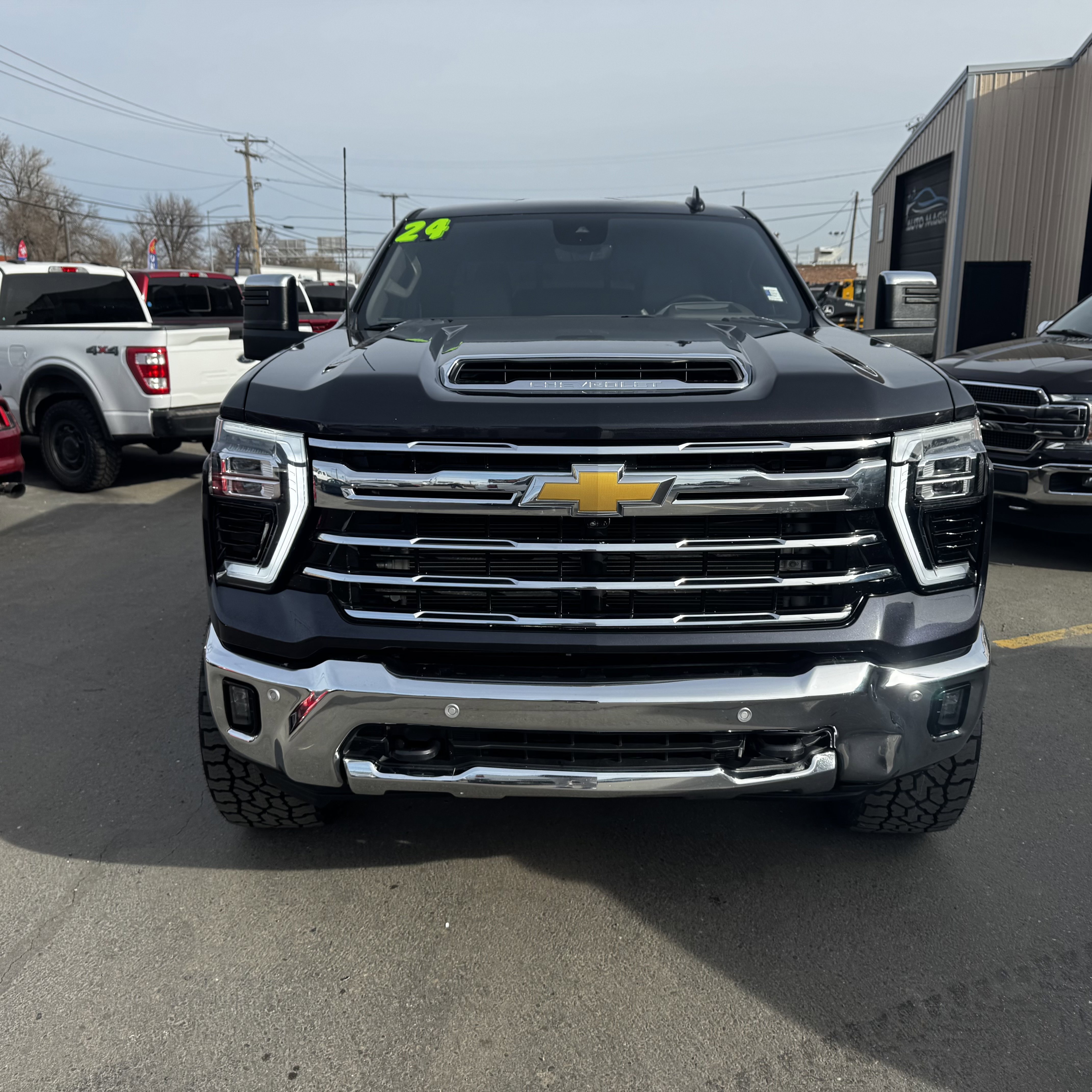 Used 2024 Chevrolet Silverado 2500 LTZ w/ LTZ Convenience Package image 8