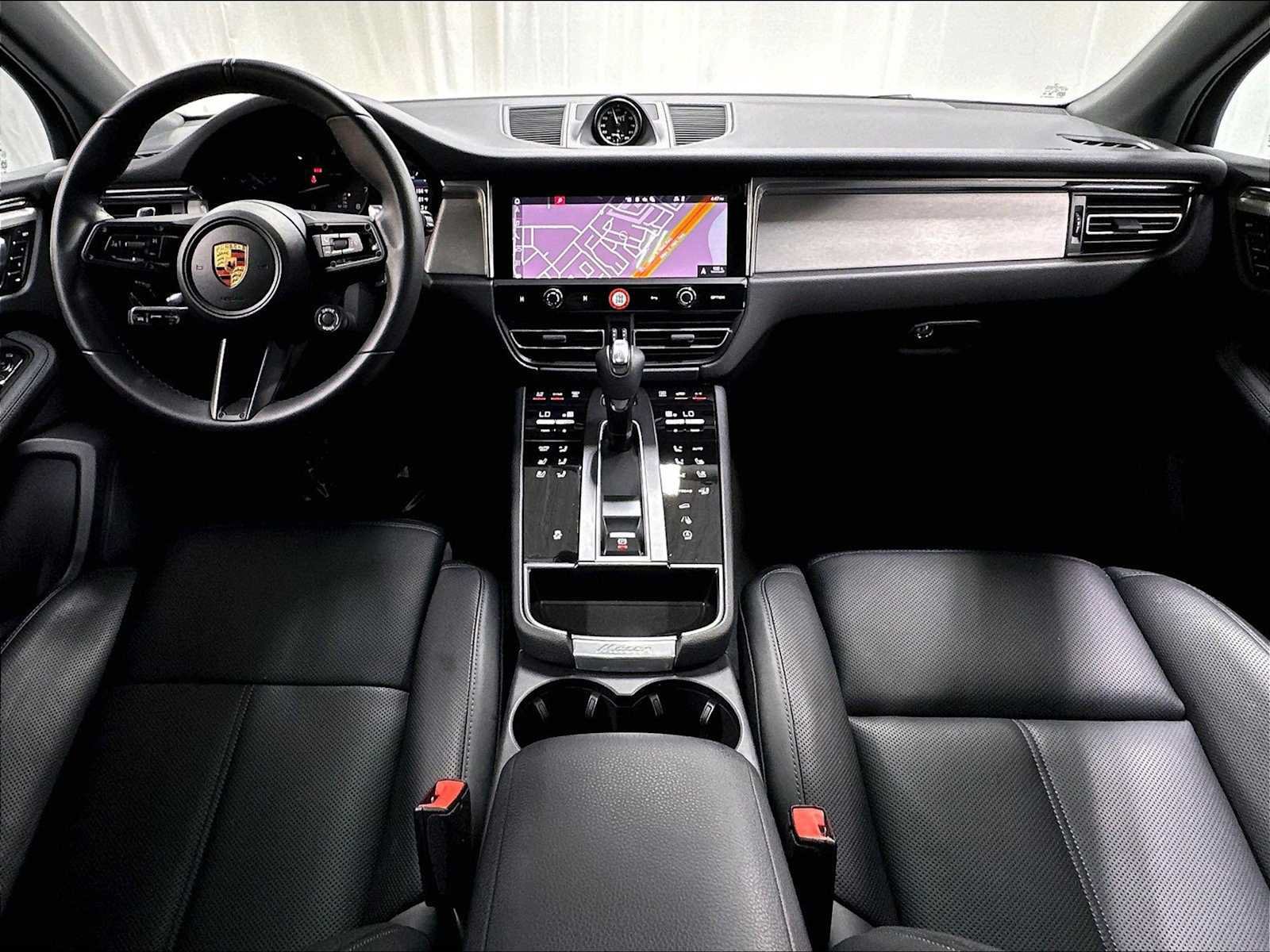 Used 2026 Porsche Macan AWD/4WD image 16