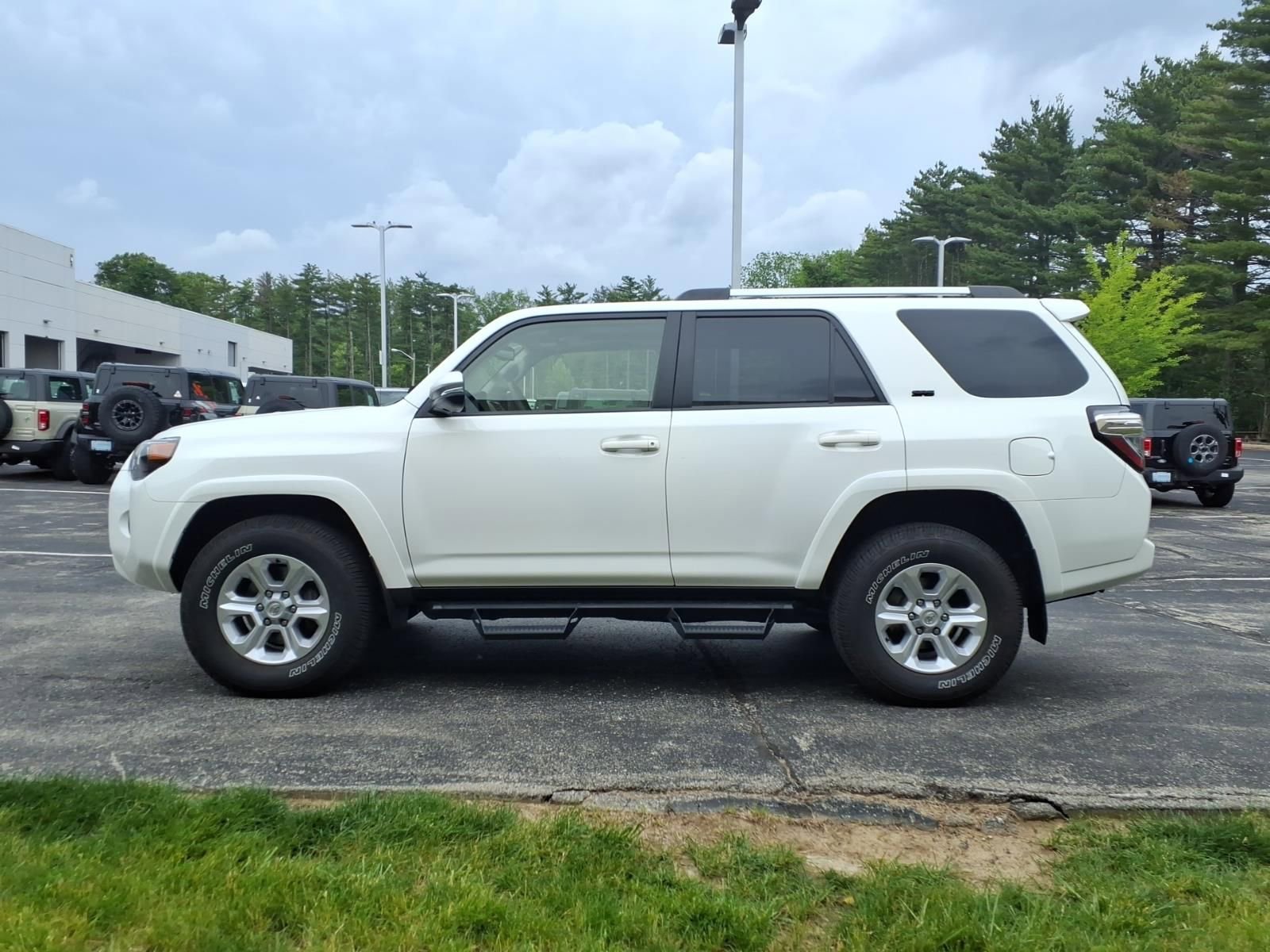 Used 2022 Toyota 4Runner SR5 Premium w/ Moonroof Package AWD/4WD image 6