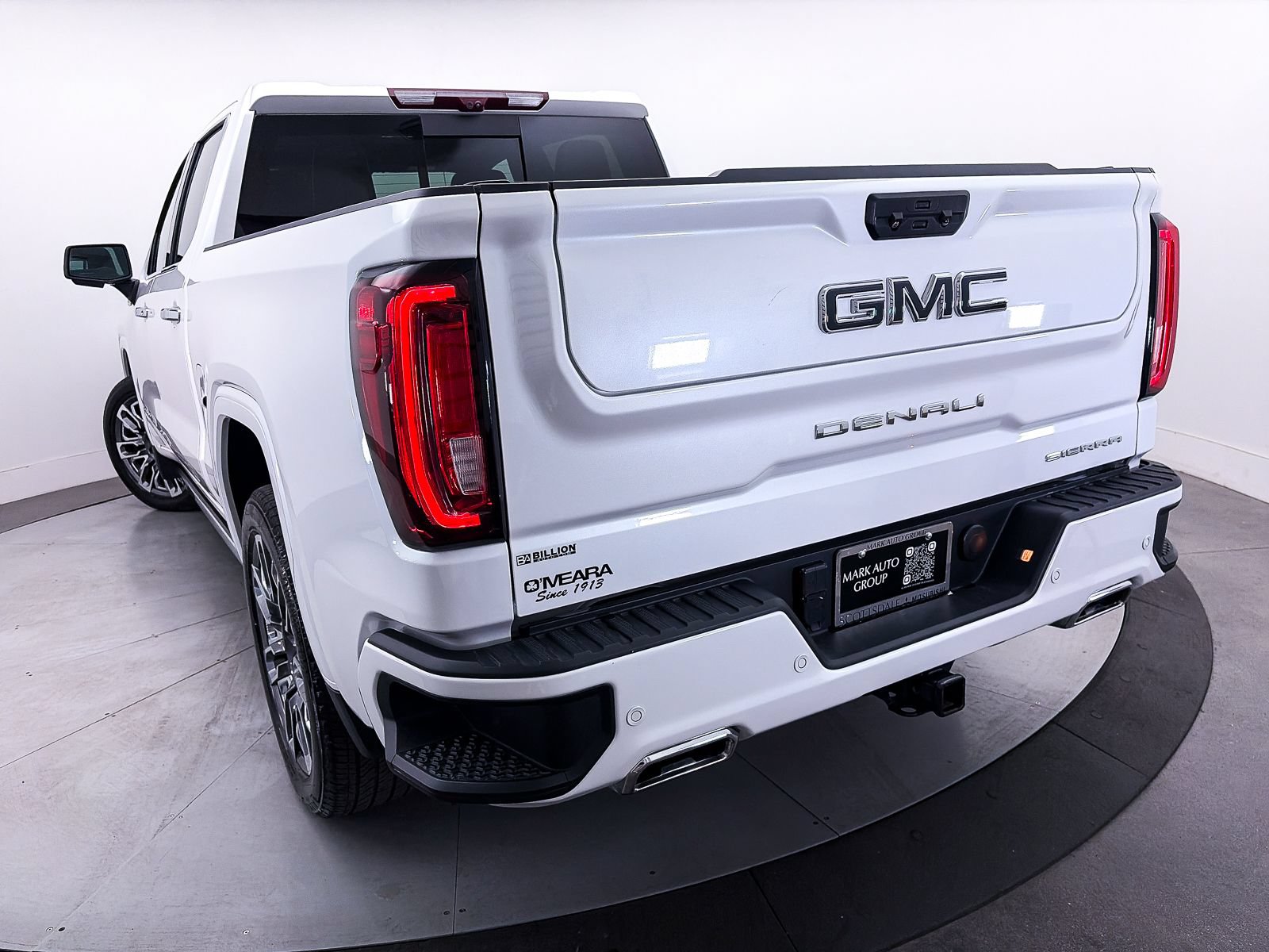 Used 2023 GMC Sierra 1500 Denali Ultimate AWD/4WD image 4