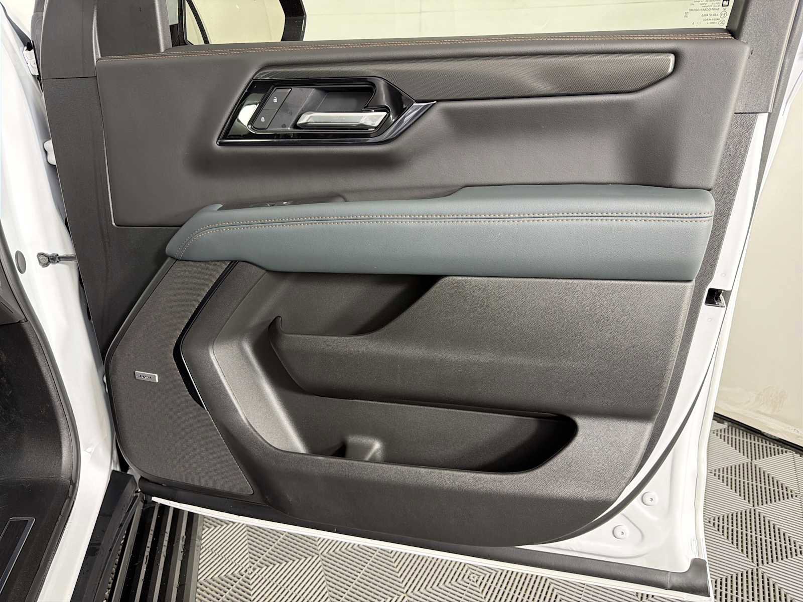 Certified 2025 GMC Yukon XL AT4 w/ AT4 Premium Plus Package image 13