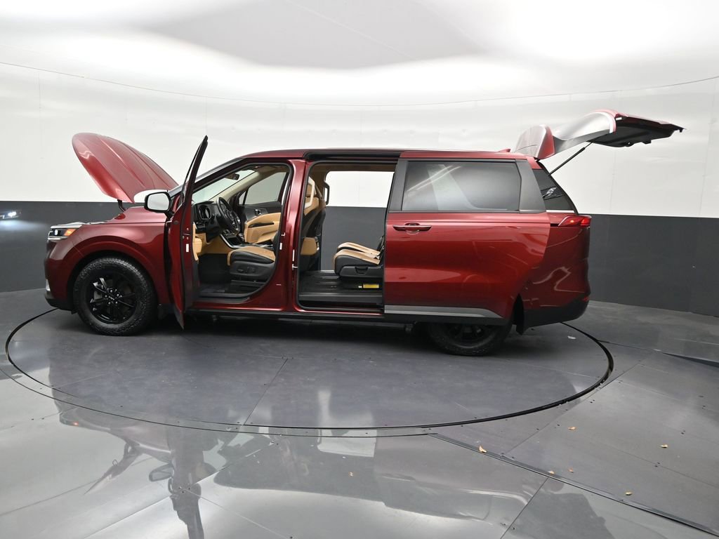 Used 2023 Kia Carnival LX w/ Paint Protection Package FWD image 34