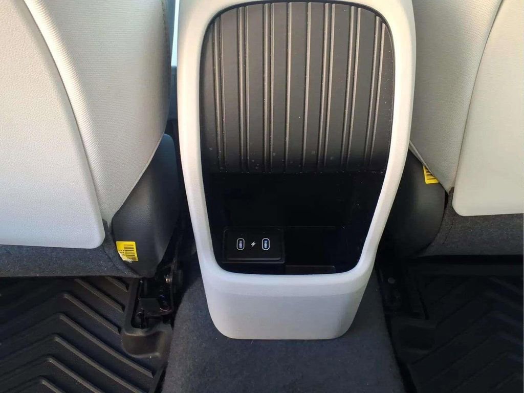 Used 2024 Hyundai Kona SE image 15