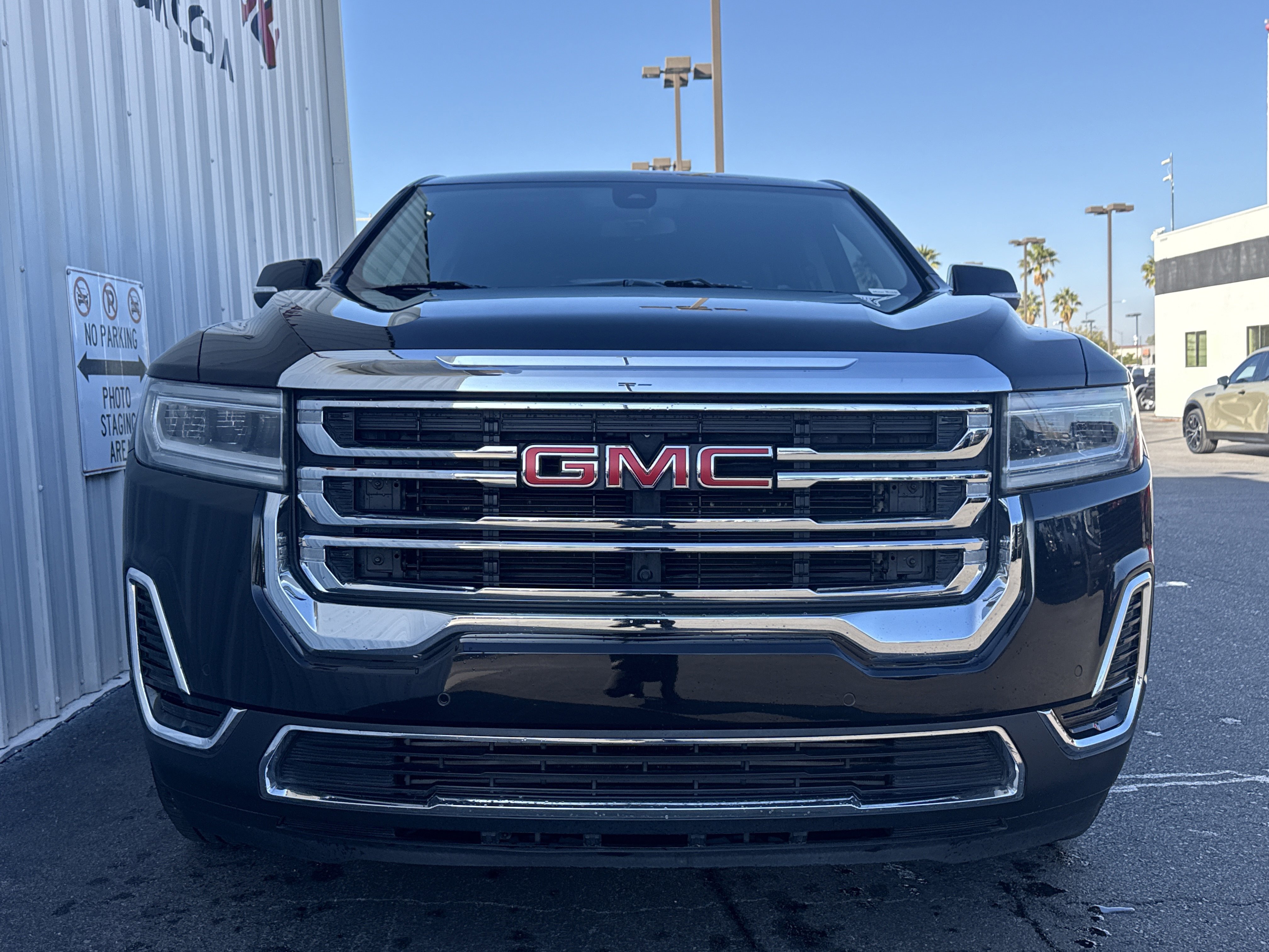 Used 2023 GMC Acadia SLE image 6