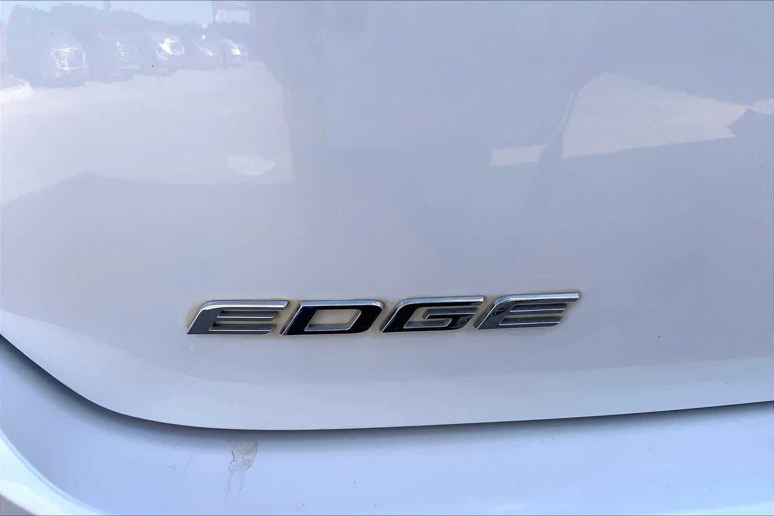 Used 2017 Ford Edge Titanium w/ Technology Package FWD image 32