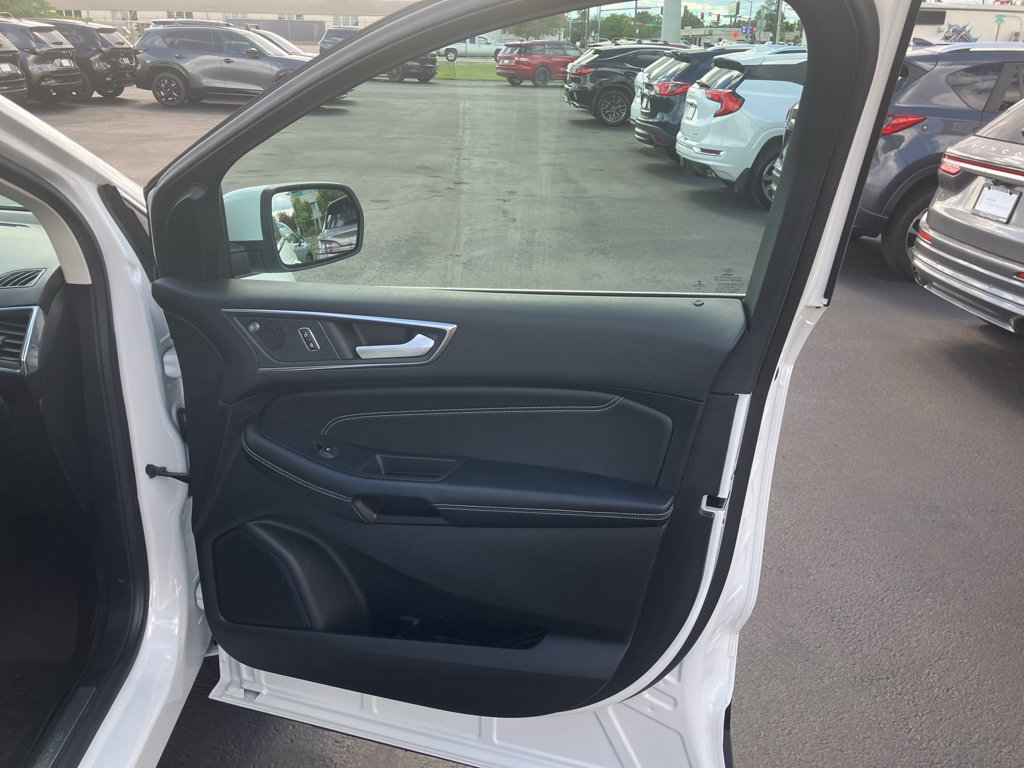 Used 2021 Ford Edge Titanium AWD/4WD image 18
