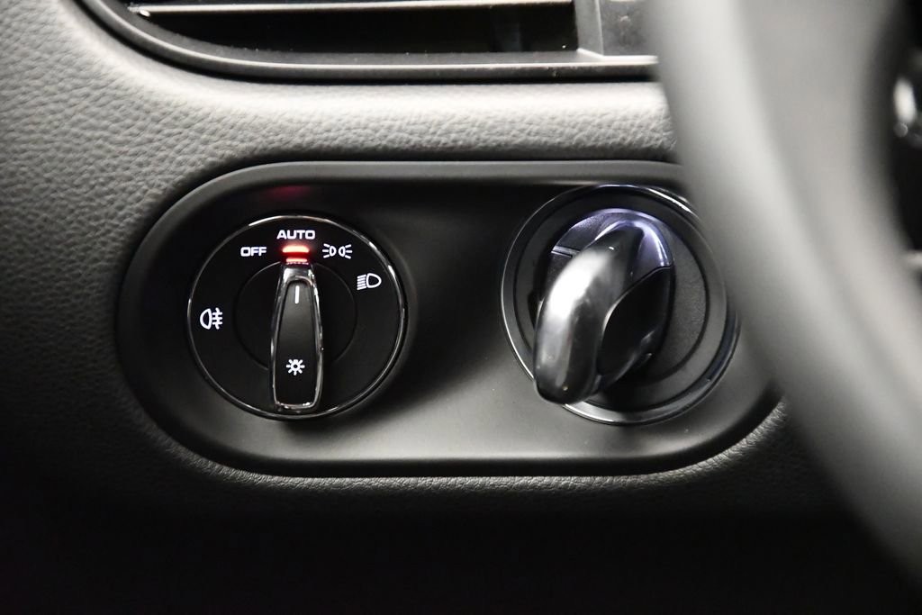 Used 2025 Porsche Macan image 21