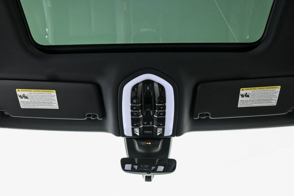 Used 2026 Porsche Macan AWD/4WD image 20