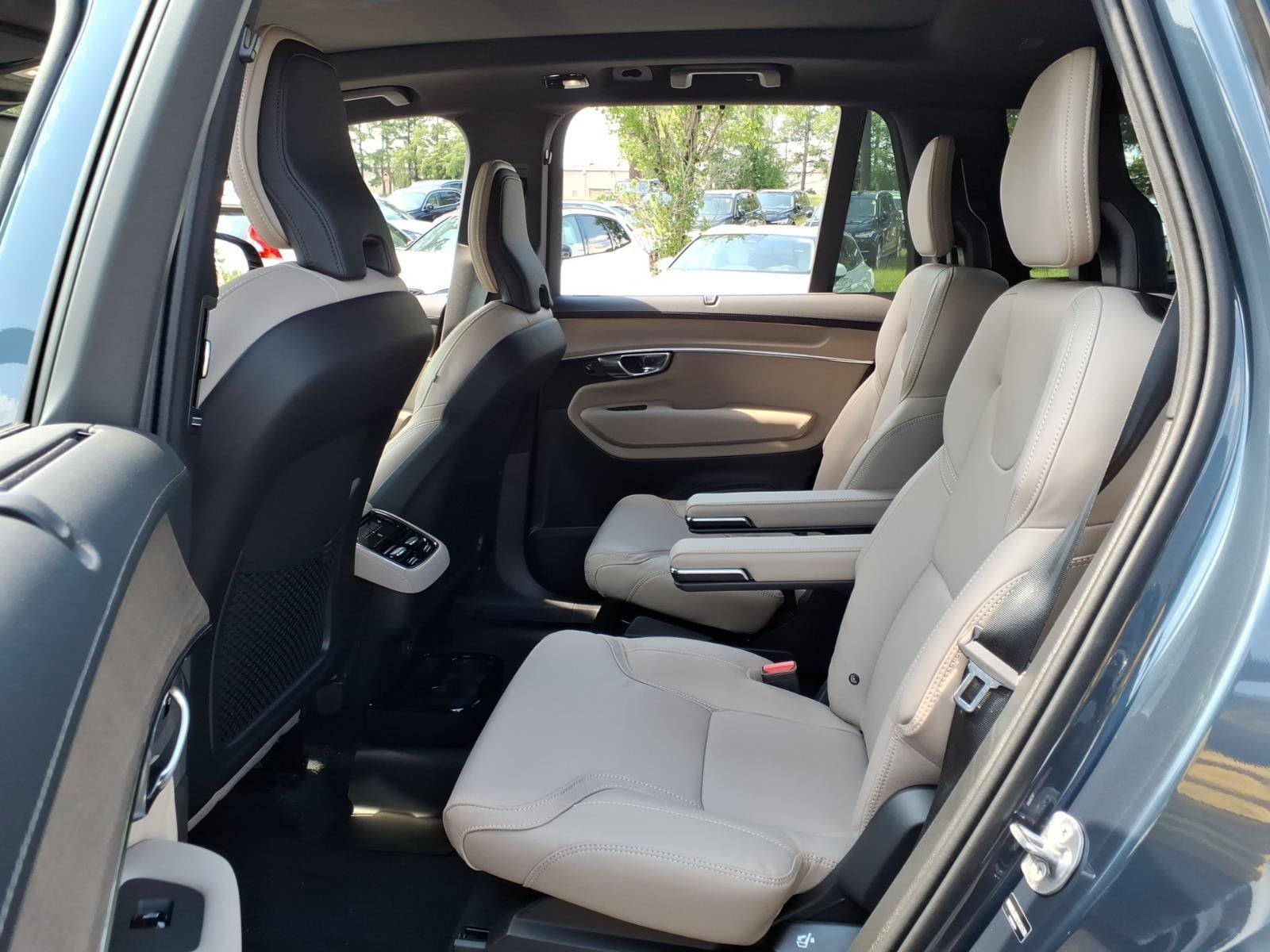 New 2026 Volvo XC90 B6 Ultra w/ Protection Package Premier AWD/4WD image 7