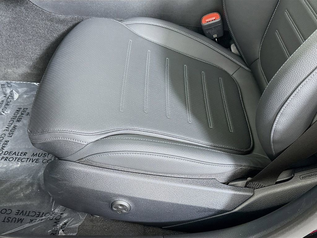 Used 2025 Mercedes-Benz C 300 C 300 image 18