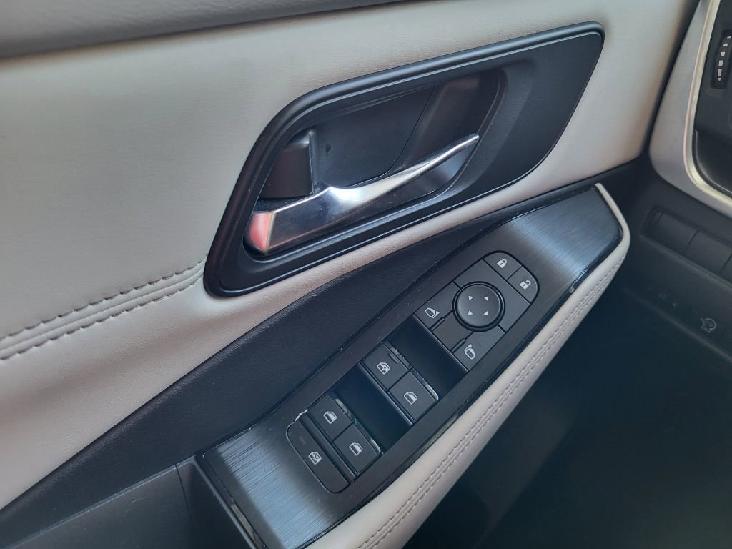Used 2023 Nissan Rogue SV w/ SV Premium B Package image 24