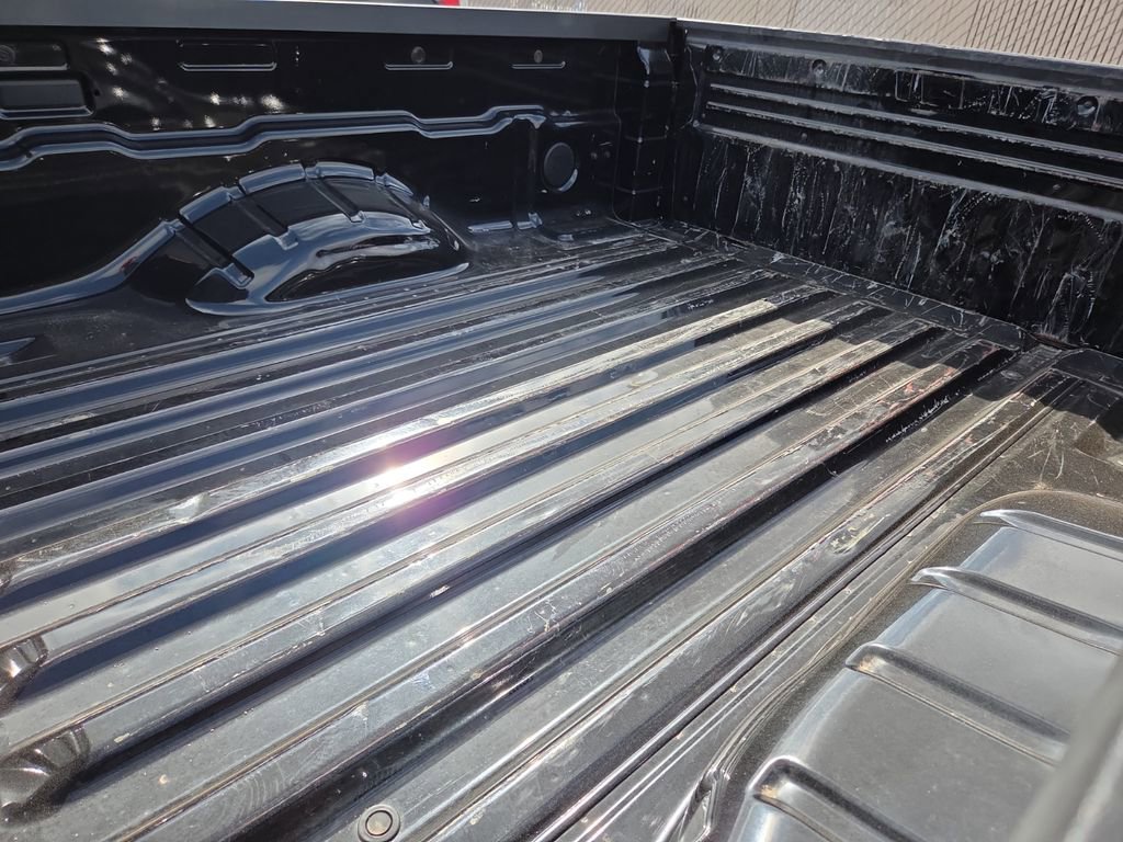 Used 2025 Nissan Frontier SV image 8