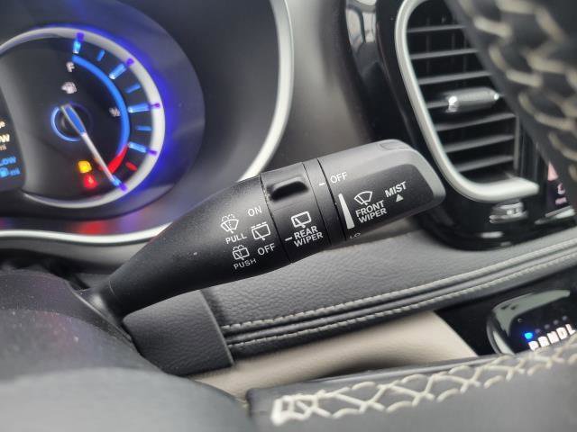 Used 2024 Chrysler Pacifica Select image 16