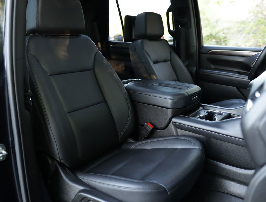 Used 2023 Chevrolet Tahoe Z71 w/ Luxury Package AWD/4WD image 37