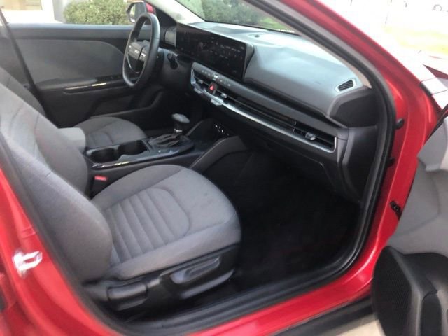 Used 2025 Kia K4 EX image 32
