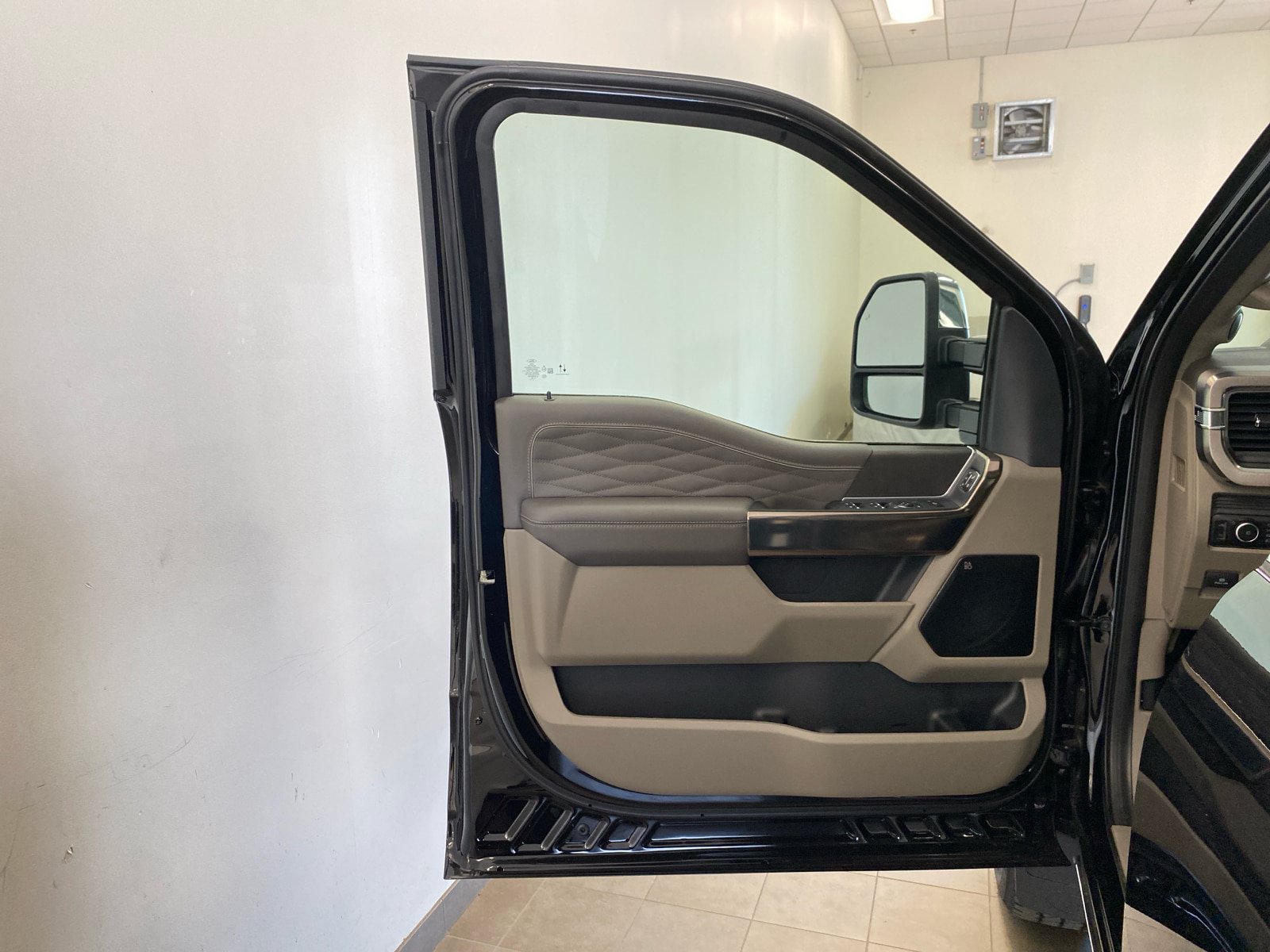 New 2026 Ford F350 Platinum w/ Platinum Plus Package AWD/4WD image 16