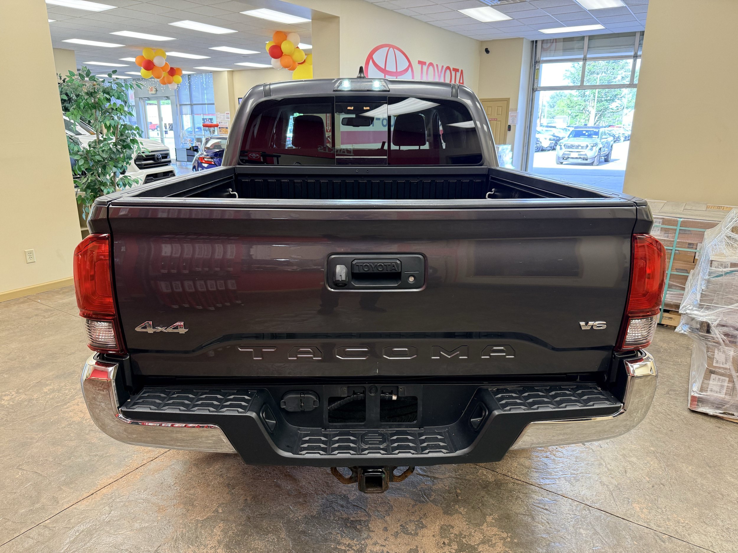Used 2021 Toyota Tacoma SR5 AWD/4WD image 8
