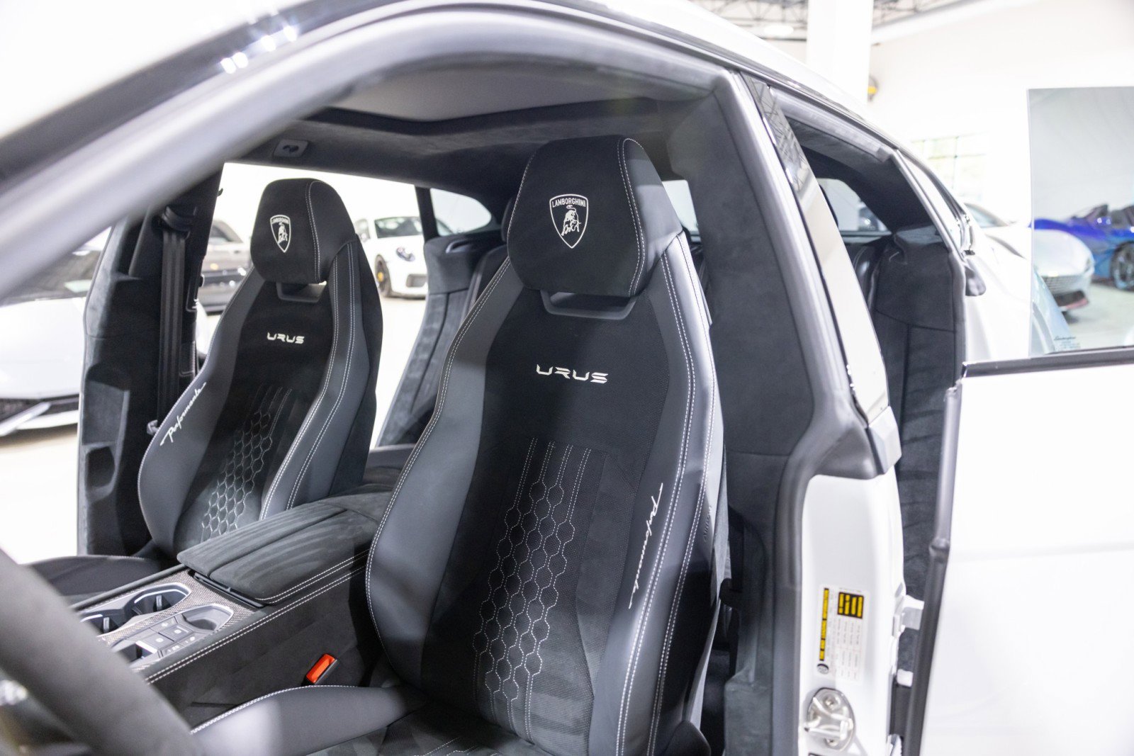 Used 2023 Lamborghini Urus Performante image 43