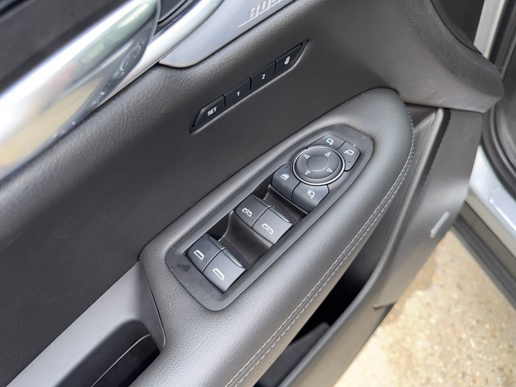 Used 2025 Cadillac XT6 Premium Luxury image 12