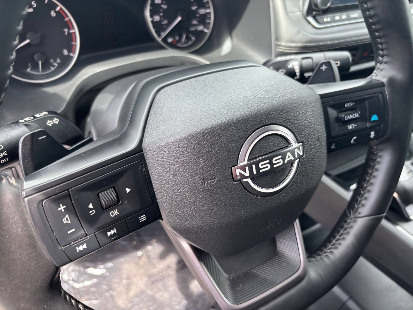 Used 2025 Nissan Rogue SV FWD image 28