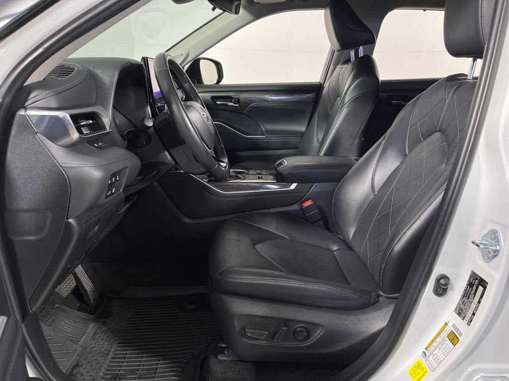 Used 2024 Toyota Highlander Platinum AWD/4WD image 12