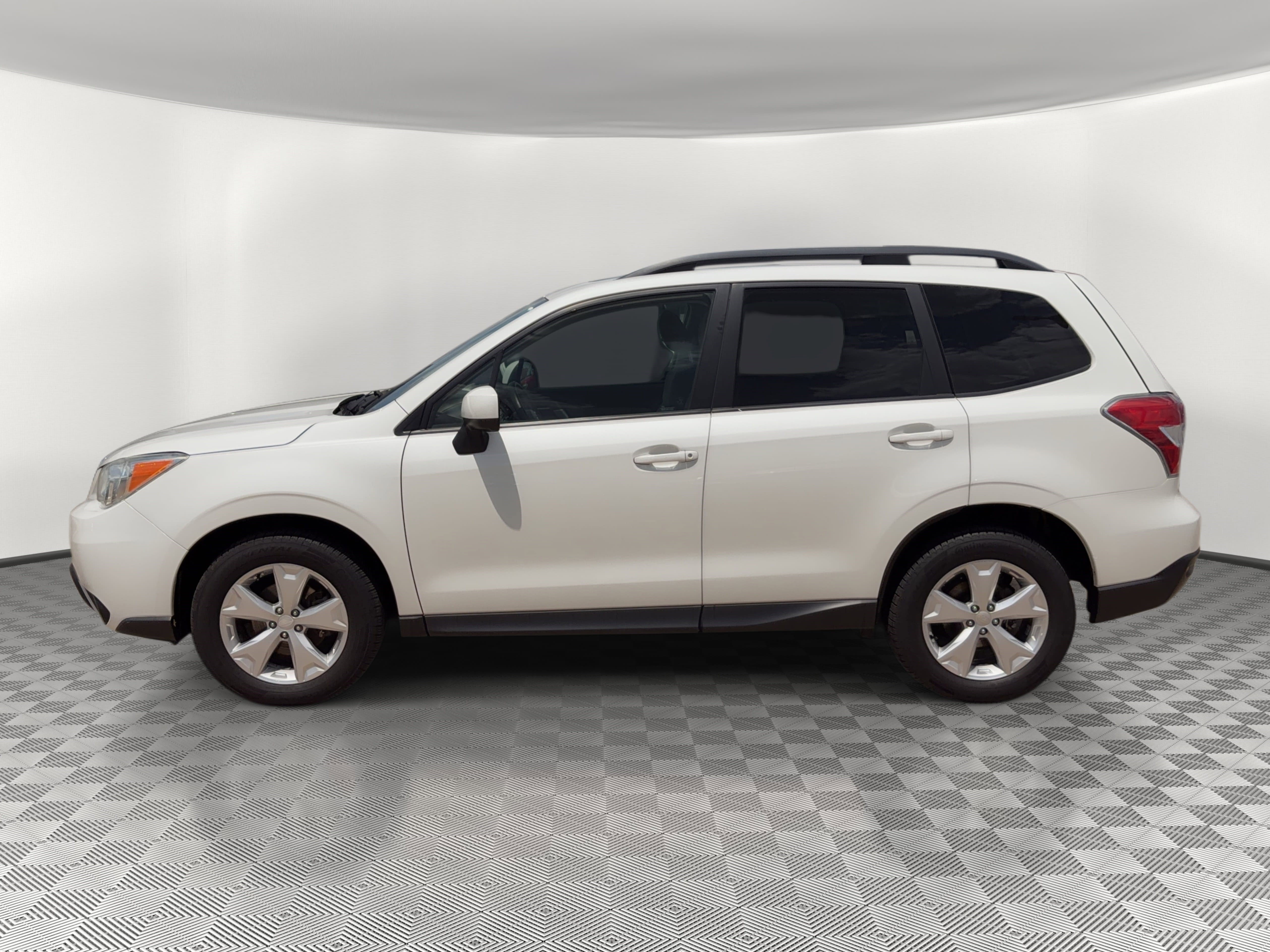 Used 2015 Subaru Forester 2.5i Premium w/ Popular Package #1 AWD/4WD image 2