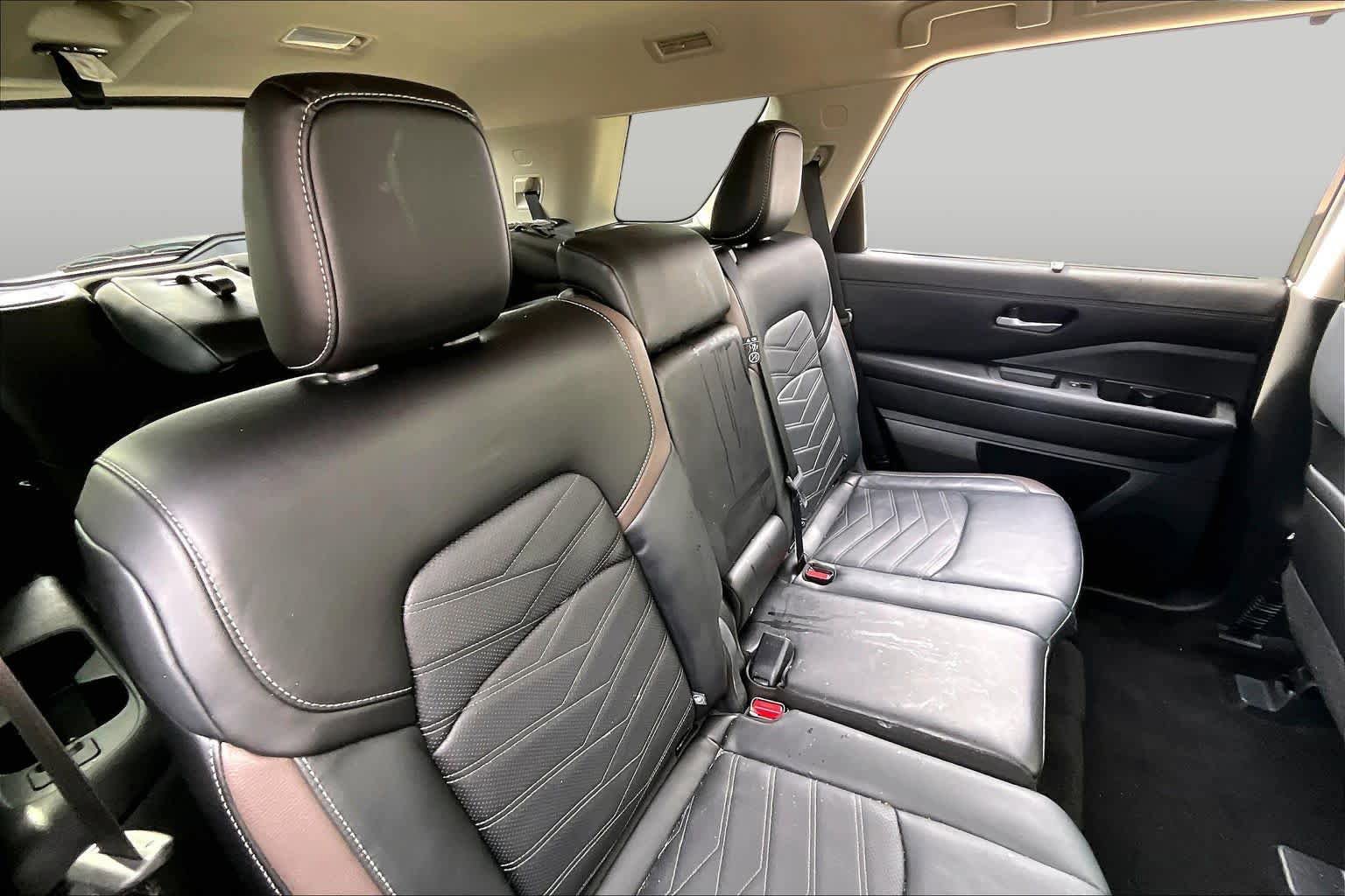 Certified 2024 Nissan Pathfinder Platinum w/ Cargo Package FWD image 19