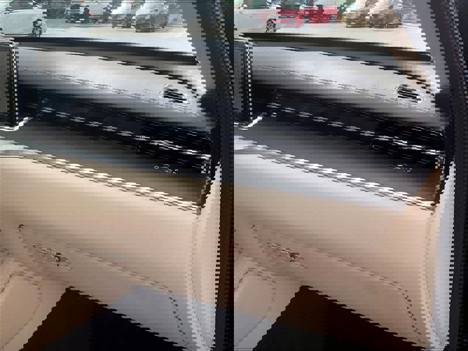 Used 2019 Kia K900 Luxury w/ VIP Package image 16