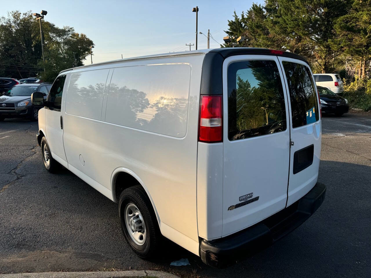 Used 2017 Chevrolet Express 2500 image 5