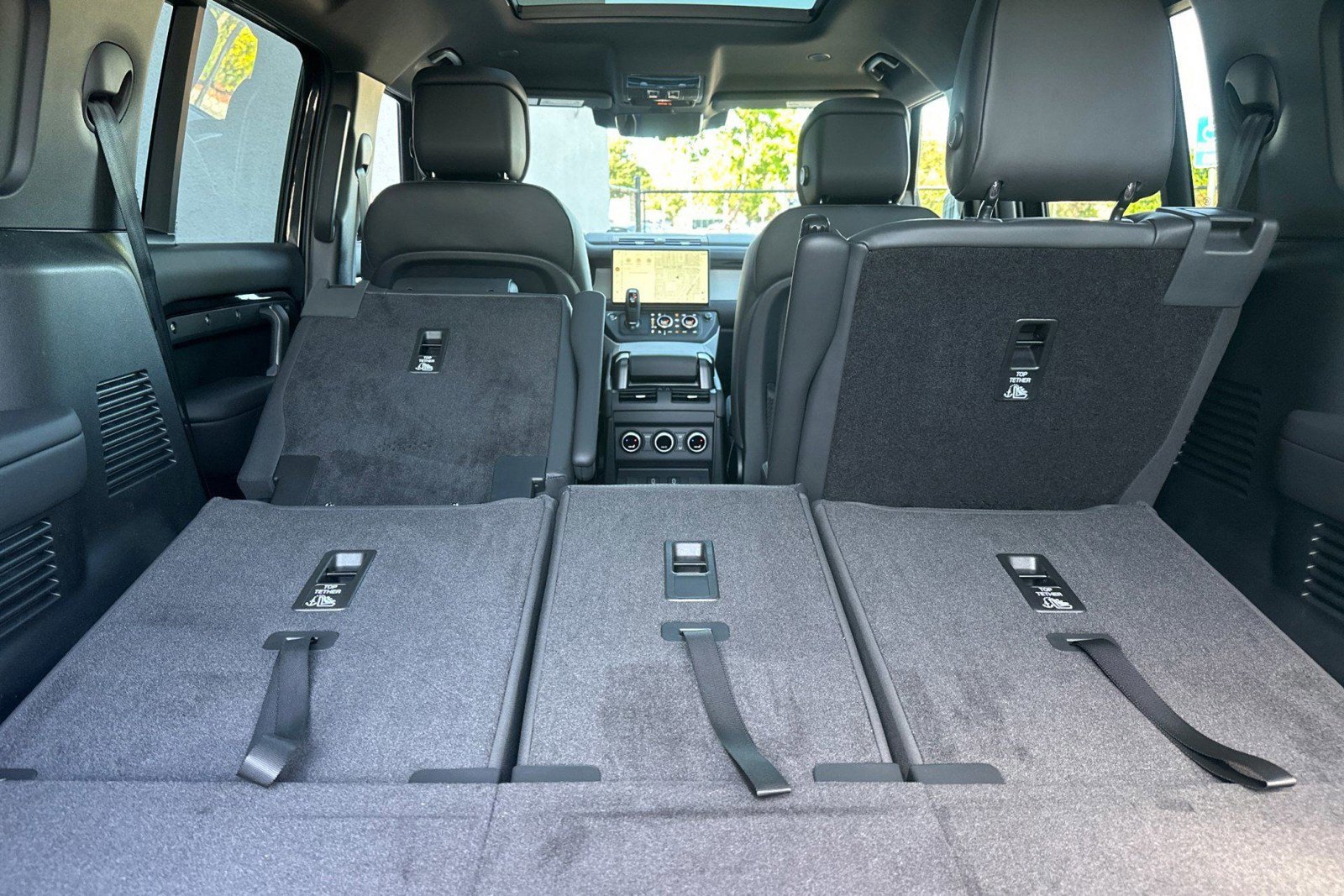 New 2026 Land Rover Defender 130 X-Dynamic SE image 29