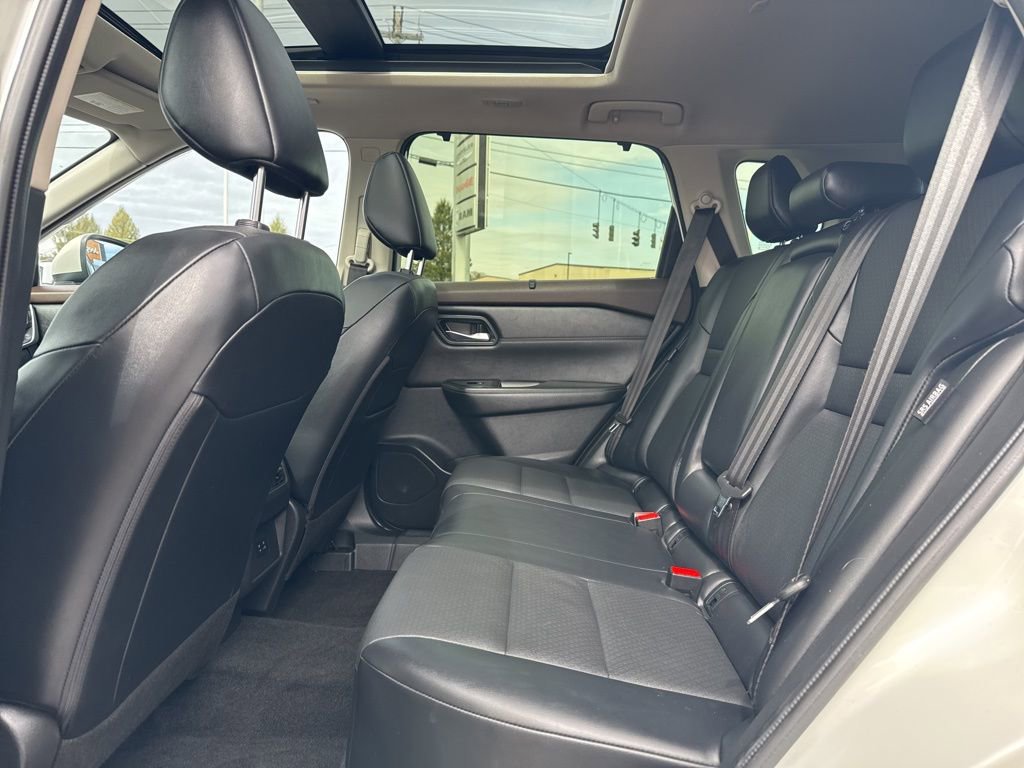Used 2023 Nissan Rogue SV w/ SV Premium B Package AWD/4WD image 21