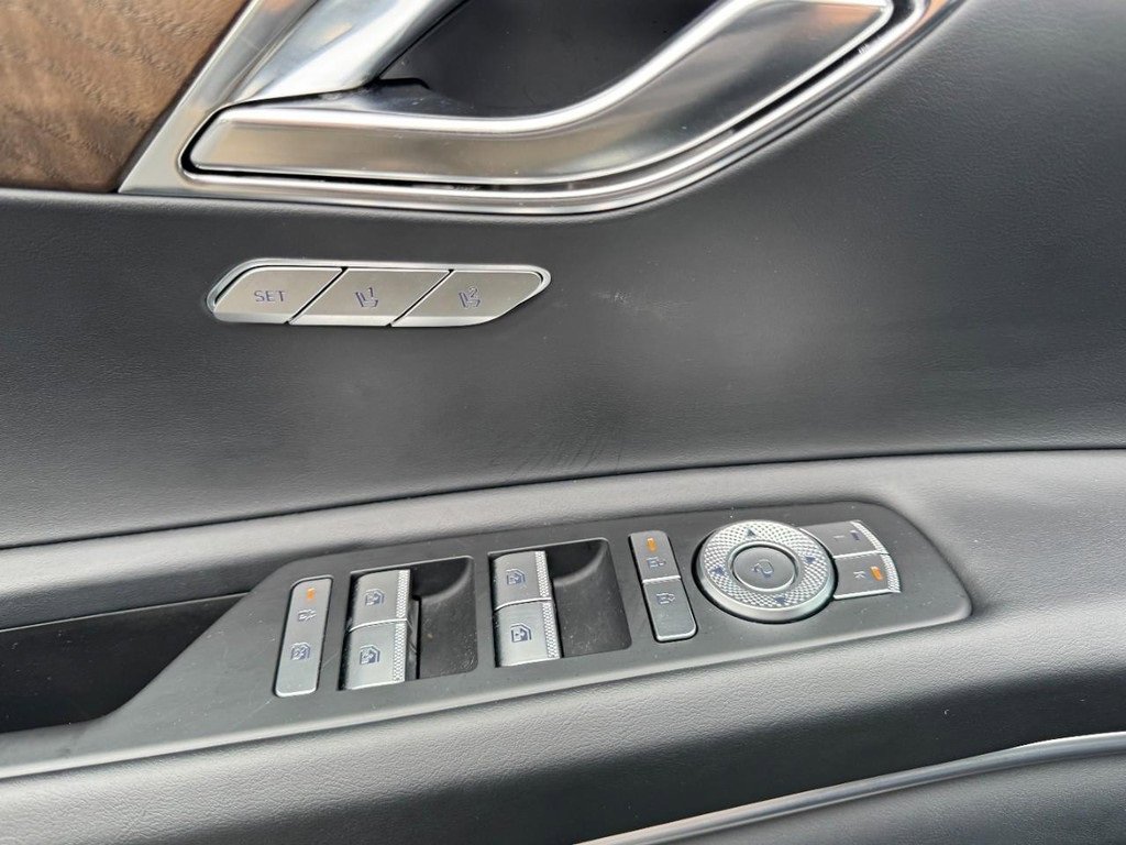 Certified 2025 Genesis GV80 2.5T Select image 16