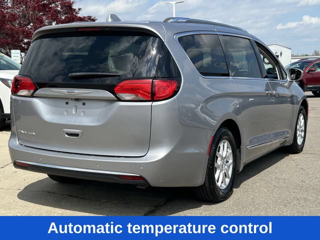 Used 2020 Chrysler Pacifica Touring-L FWD image 7