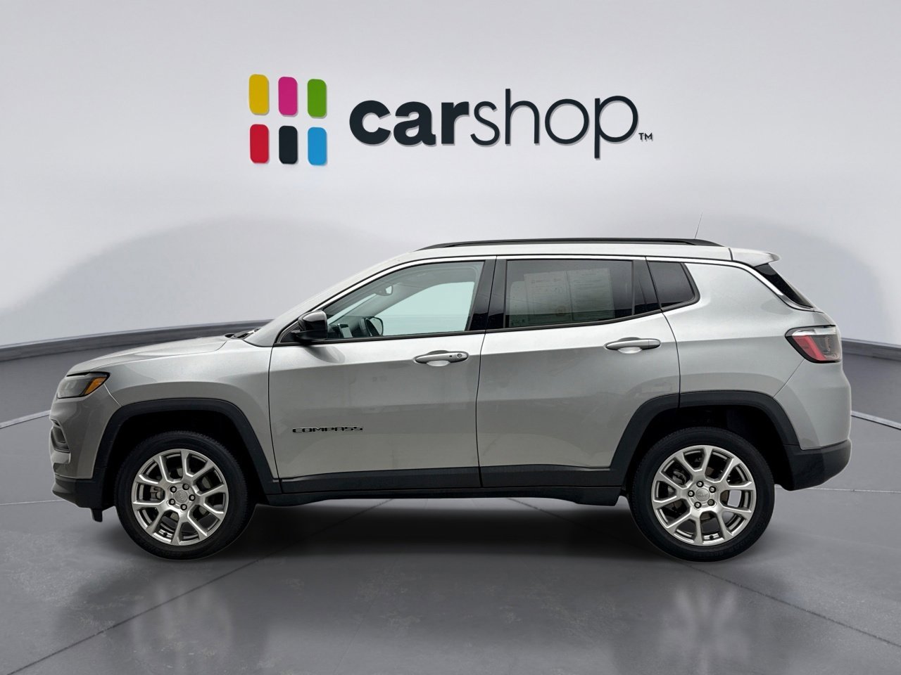 Used 2022 Jeep Compass Latitude image 2