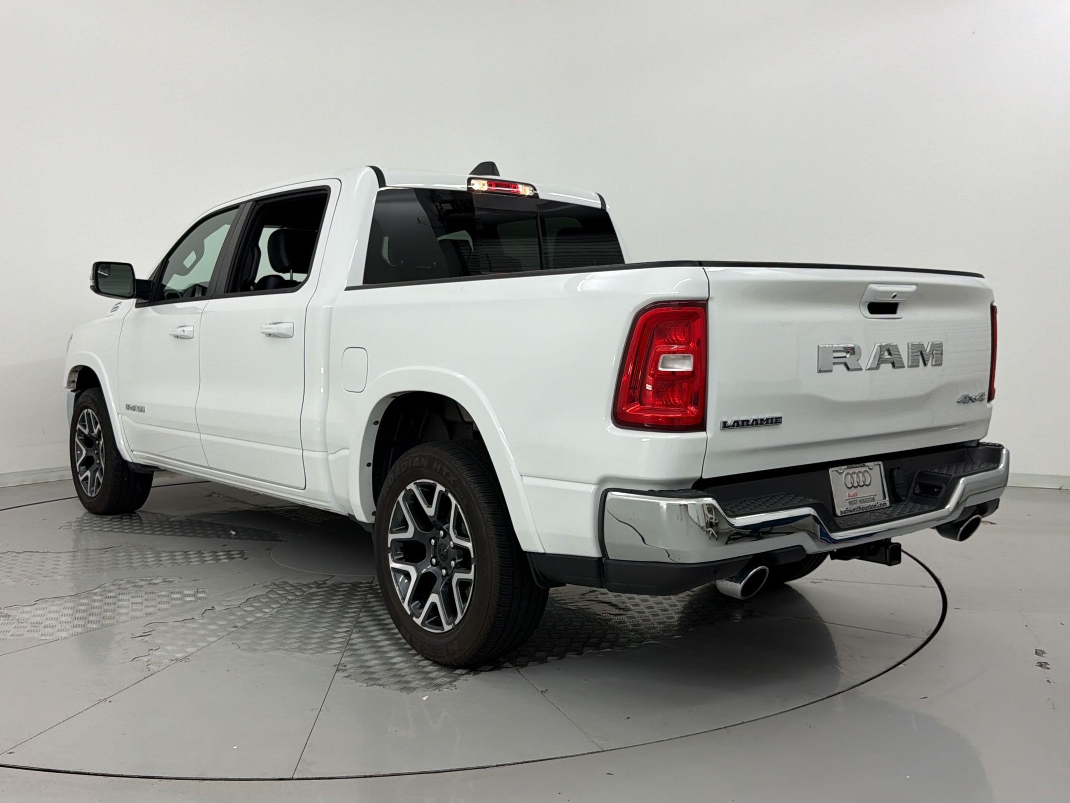 Used 2026 RAM 1500 Laramie AWD/4WD image 3