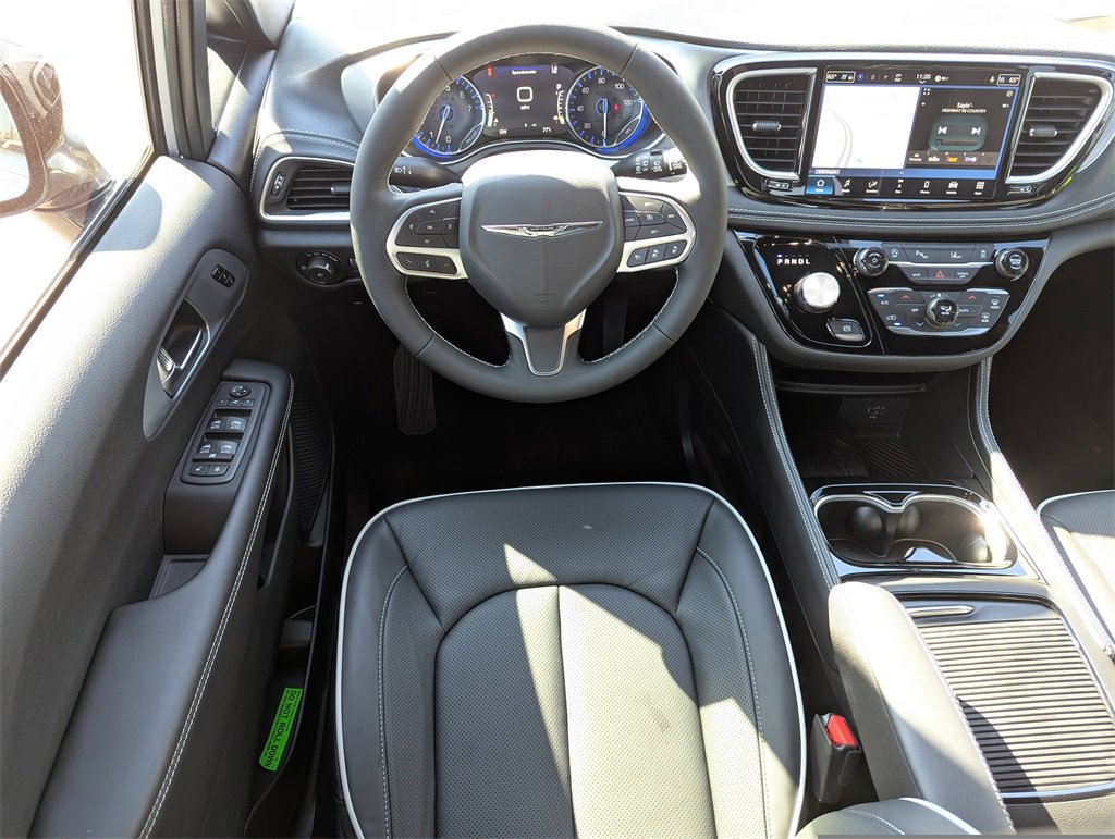 New 2026 Chrysler Pacifica Limited image 14