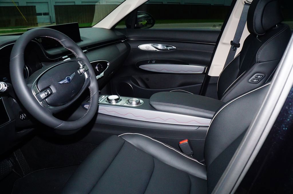 Certified 2025 Genesis GV70 2.5T Advanced w/ Advanced Package image 17