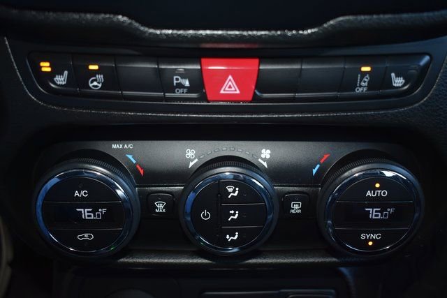 Used 2017 Jeep Renegade Limited image 25